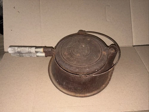 Vintage Wagner Ware Sidney No 8 Cast Iron Waffle Maker with High Base 1408