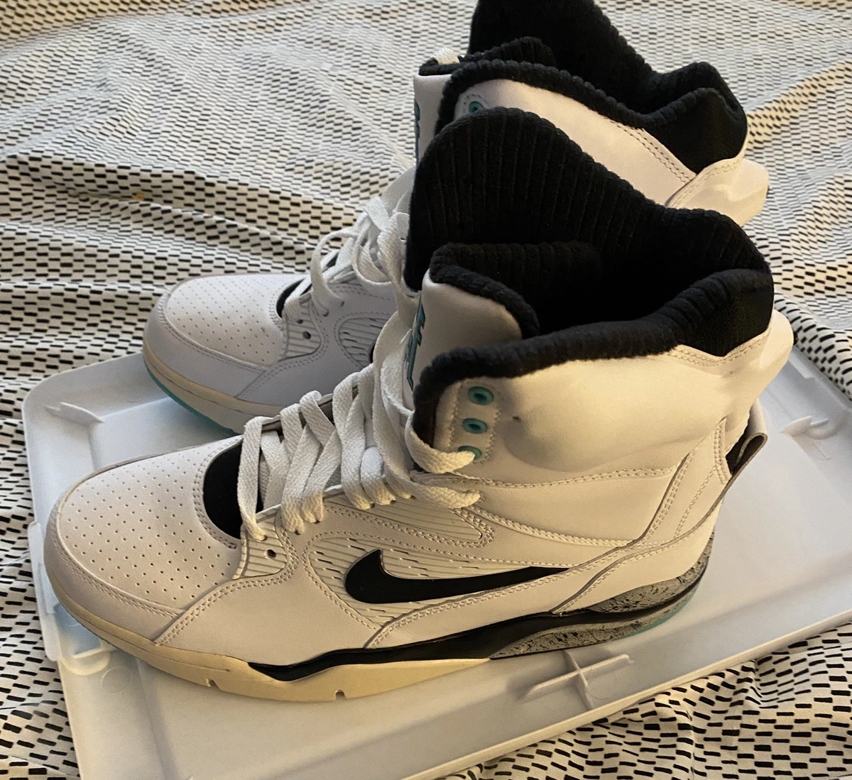 Nike air commands jade size 11.5 Nike Air Command Force White/Wolf Grey-Hyper Jade Release  main image 2