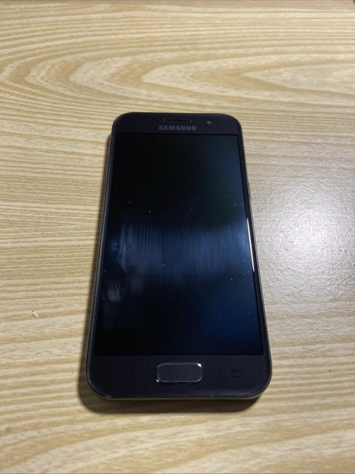 Samsung Galaxy A3 (2017) - 16GB - schwarz (Ohne Simlock) - Bild 2 von 3