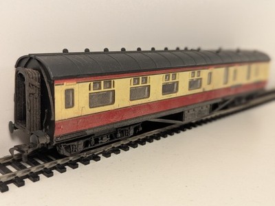Airfix Spurweite OO Stanier Brake dritter Korridor Reisebus purpurrot & cremefarben 