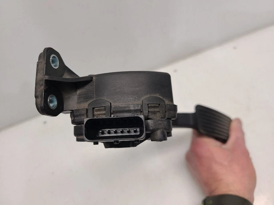 Hummer H3 2007 (3,7 L/AT/AWD) pedal acelerador - DBW/conducción por cable Foto 3 de 4