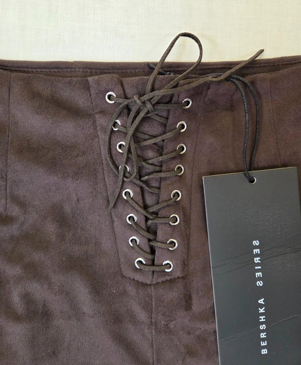Minifalda Bershka de gamuza sintética con tachuelas para mujer XS UK 4-6 marrón occidental