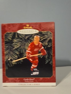 1999 Hallmark Keepsake Ornament Gordie Howe Hockey Greats Series NHL Red Wings 