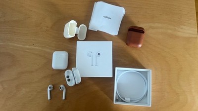 Apple AirPods 2. Generation mit 2 Ladecases voll funktionsfähig, keine Macken