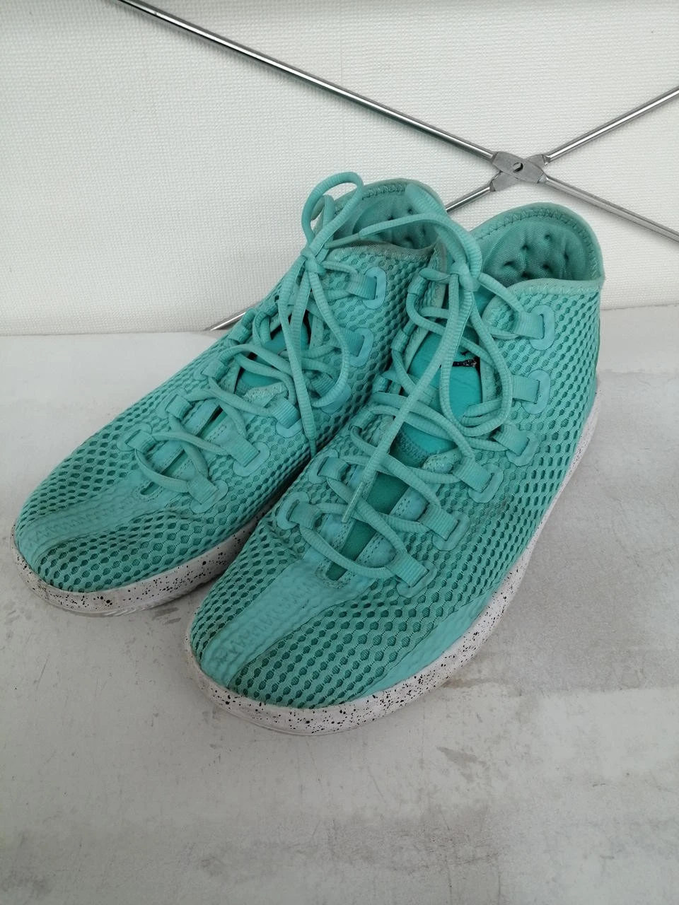 Sneakers taglio alto modello numero 834064 come nuove NIKE