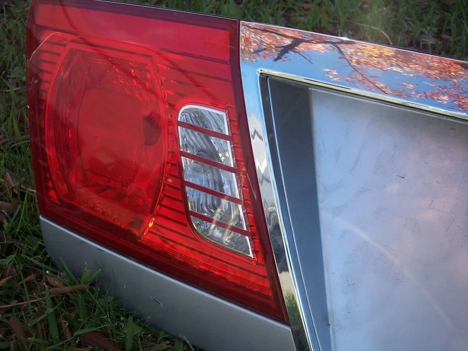 DP1133 Kia Optima 2003 2004 2005 trunk lid LICENSE Panel tail light - Image 3 of 4