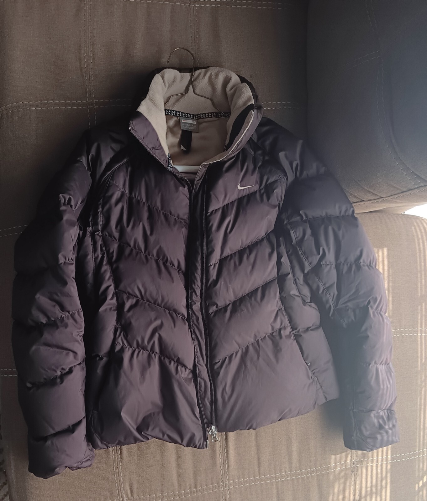 Nike Women's Small Puffer Jacket for Winter Warmth-image