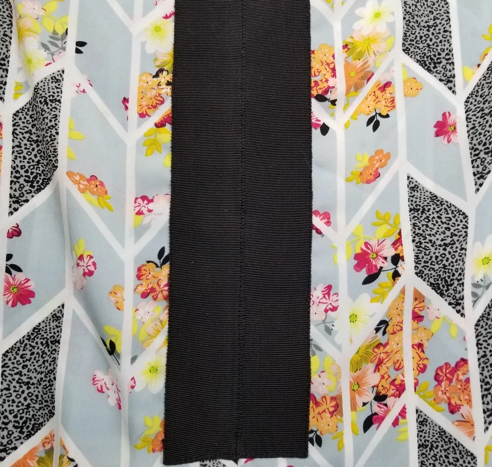 Camiseta sin mangas CAbi para mujer mediana M floral geométrica sin mangas cinta de grosgrain 249c Foto 3 de 4