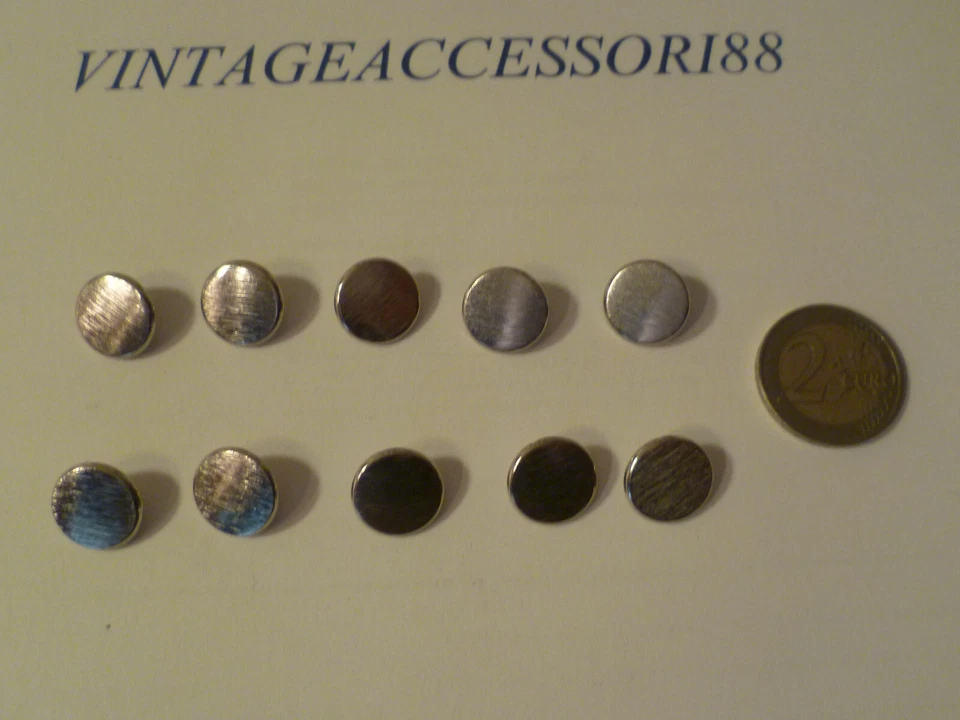 10 BOTTONI METALLO COLOR ARGENTO SATINATO GRAFFIATO 1,5 CM NUOVI FONDO MAGAZZINO - Immagine 3 di 4