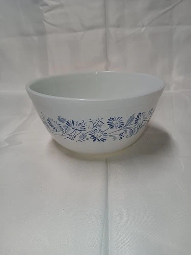 Vintage Pyrex Colonial Mist White with Blue Nesting Bowl 1.5L #402