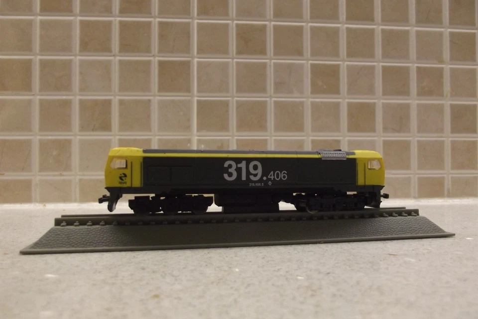 DELPRADO SPANISH RAILWAYS RENFE 3194 LOCOMOTIVE 319.406 IN BLUE 1/160 SCALE. - Image 2 of 4