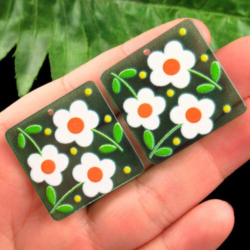 10Pcs Acrylic White Flower Green Square Pendant Bead FSM52705