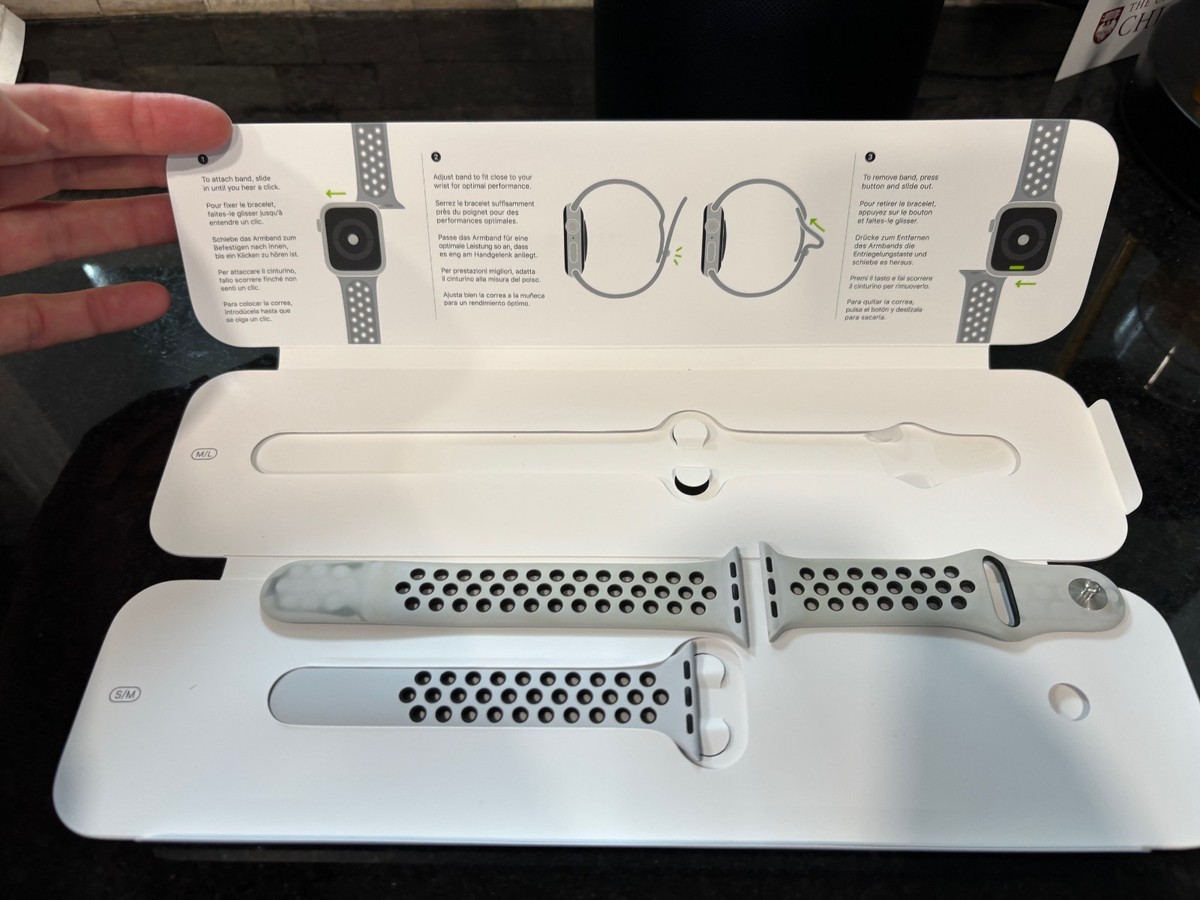 Apple Watch SE Nike Aluminium Silver Case Fluoroelastomer Band