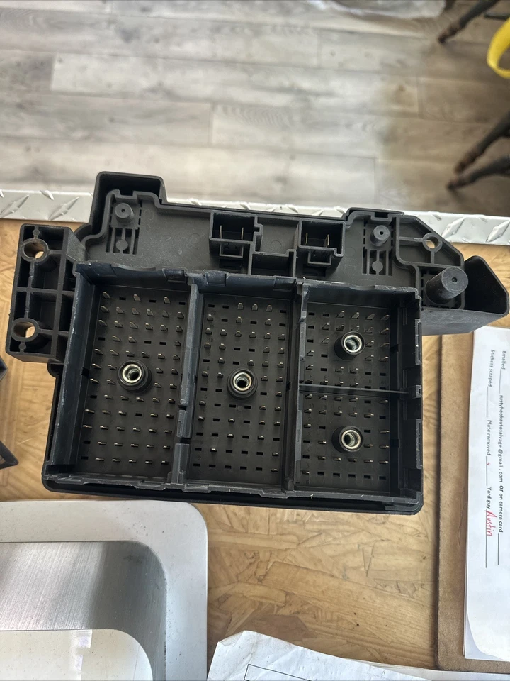 2000-2005 Chevrolet S10 GMC Jimmy OEM Engine Fuse Relay Junction Box 15328840 - Image 2 of 4