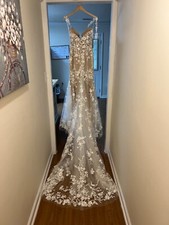 New Casablanca ivory wedding dress size 4 never altered