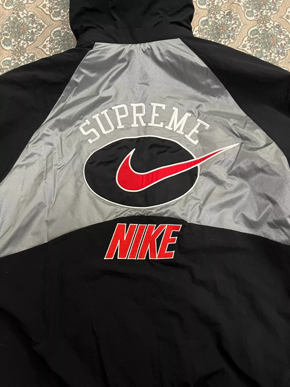 Veste de sport à capuche Supreme Nike argent homme moyen SS19