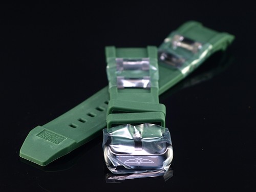 New Genuine Invicta 26mm Green Rubber Strap, Black Buckle For Russian Diver - 第 1/3 張圖片
