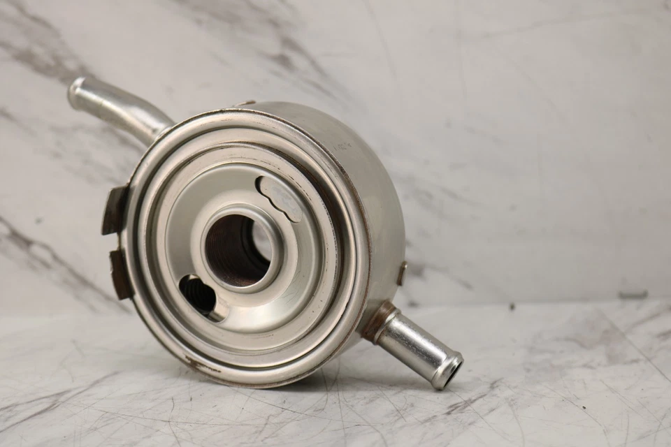 03-06 350Z 03-07 G35 VQ35DE ENFRIADOR DE ACEITE ARENA QUE PLACA MONTAJE OEM 21305-AM601 Foto 4 de 4