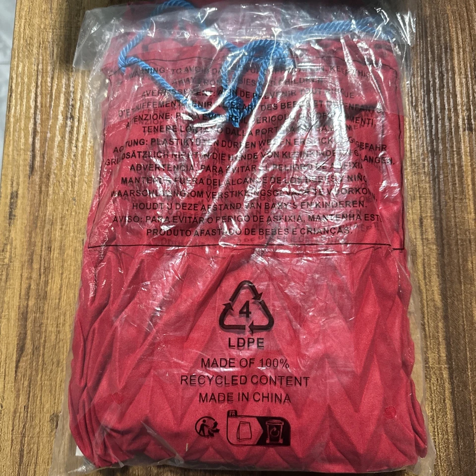 La Mer X Xu Jing Plush Blanket in Satin Pouch, 70in x 25in New, Unopened in Bag - Image 3 of 4