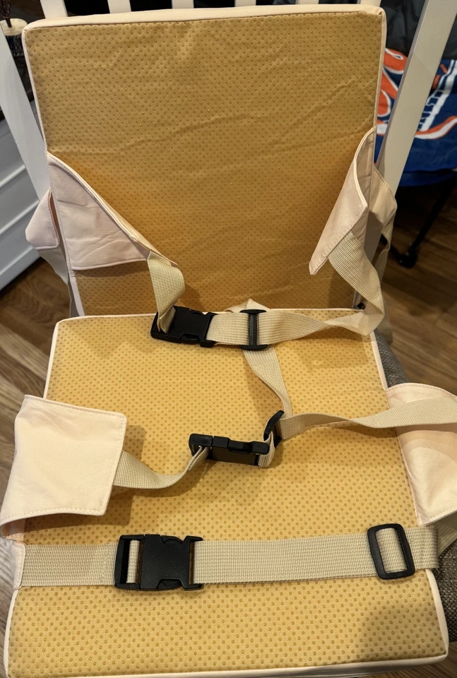 Nuevas almohadillas elevadoras para asiento de cocina para niños Foto 2 de 2