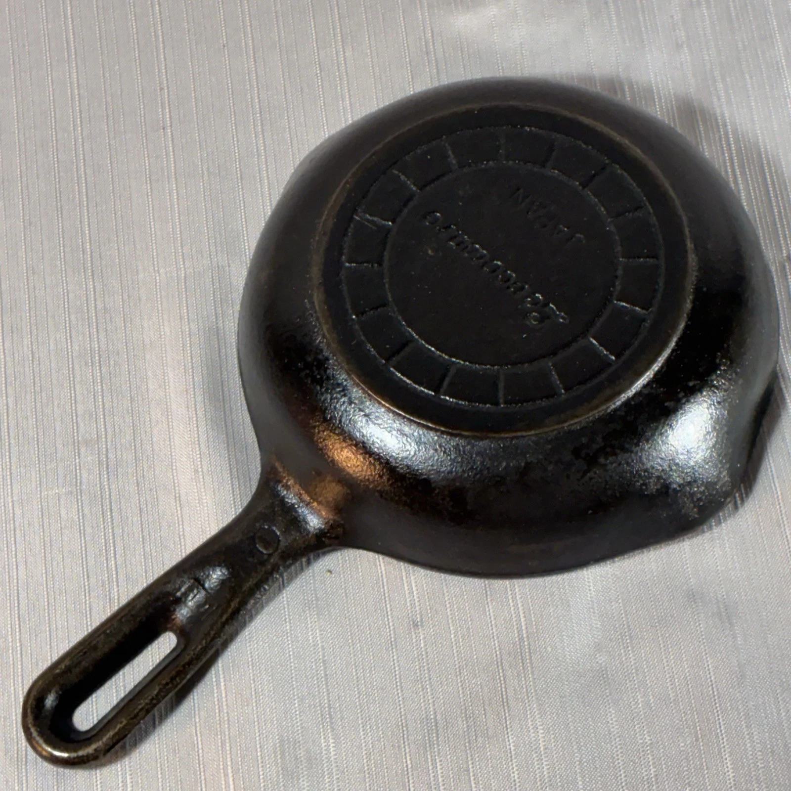 Levcoware Cast Iron 6" Skillet Frying Pan Cooking Chef Kitchenware Japan VTG
Opens in a new window o