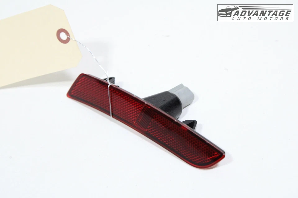 Chevrolet Camaro 2016-2024 parachoques trasero lado izquierdo reflector marcador luz lámpara OEM Foto 2 de 4