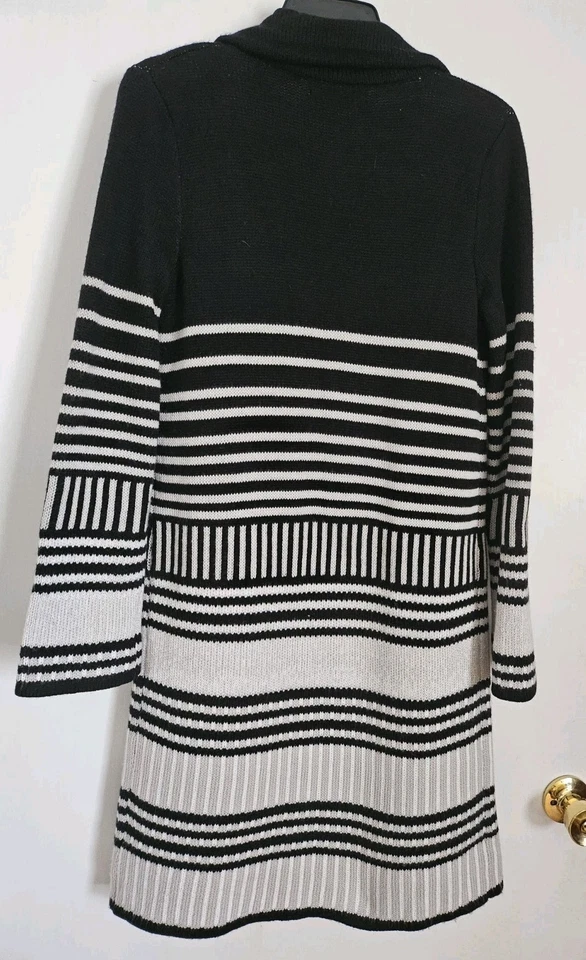 Cárdigan largo abierto Melissa Paige negro y beige SUAVE pequeño tejido doble Foto 2 de 4