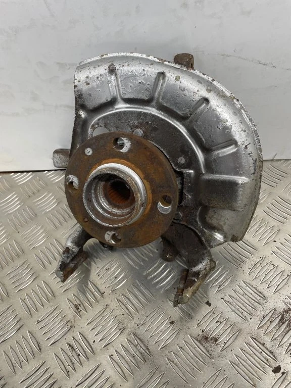 Buje rueda delantera diésel 55kW DTS2019 Volkswagen Golf III 1995 Foto 4 de 4