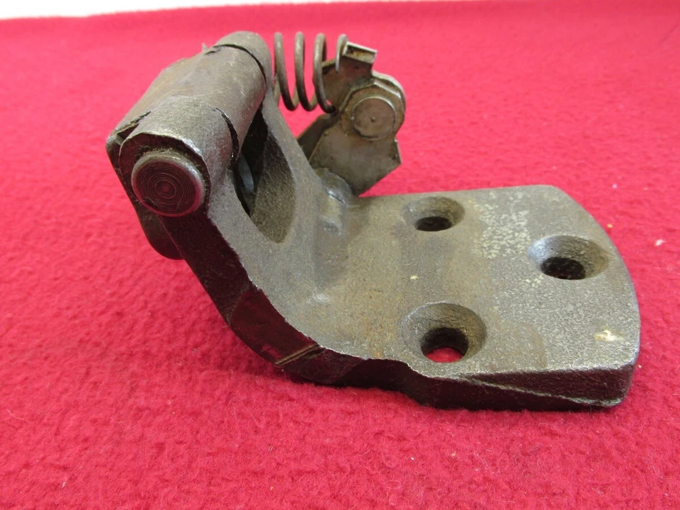 NOS 61 62 PONTIAC TEMPEST OLDS F85 CUTLASS BISAGRA PUERTA INFERIOR TRASERA GM# 4803697 Foto 3 de 4