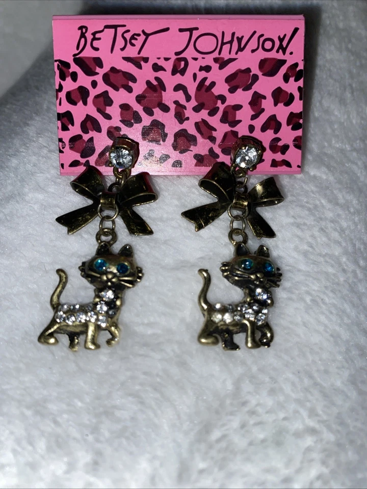PENDIENTES COLGANTES BETSEY JOHNSON KITTY CAT Estrás Arco Declaración Nuevos Foto 2 de 4