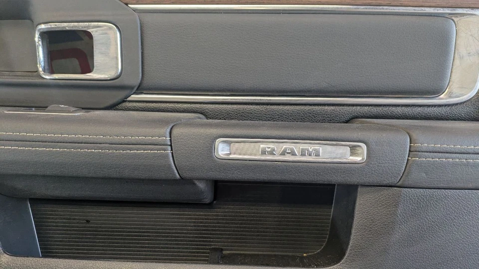 13-18 Ram 1500 2500 3500 Negro Laramie Pasajero Puerta Trasera Derecha Panel Fabricante Original Foto 3 de 4