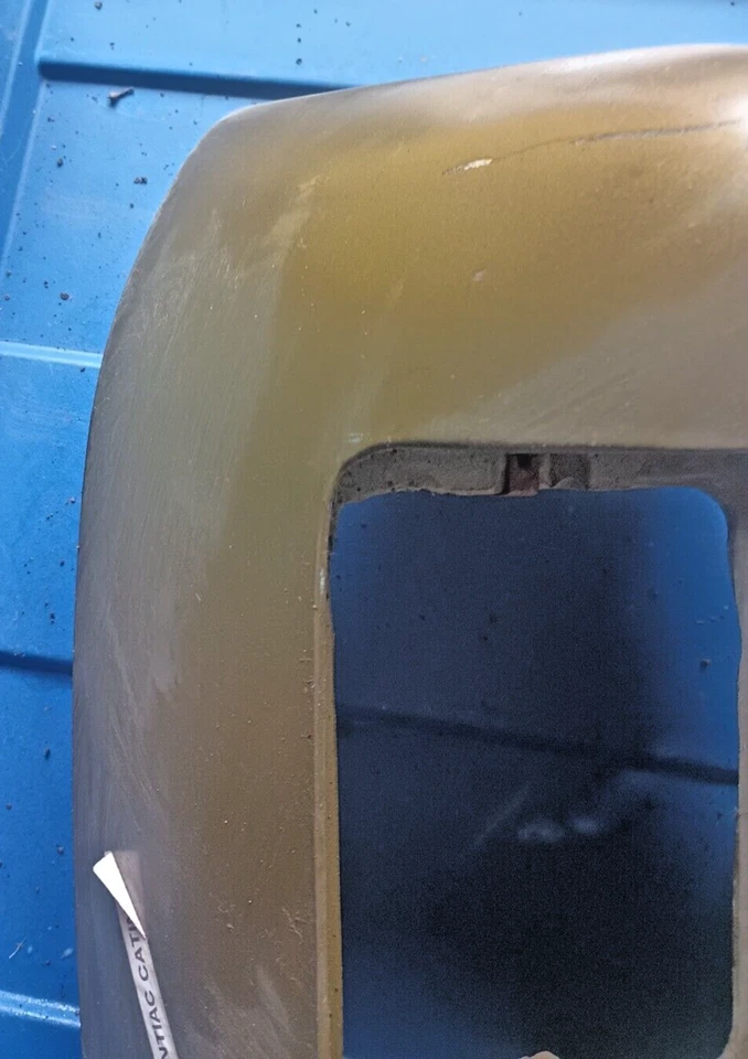 Extensión guardabarros delantero derecho GM 1972 Pontiac LOC-144SW Foto 4 de 4