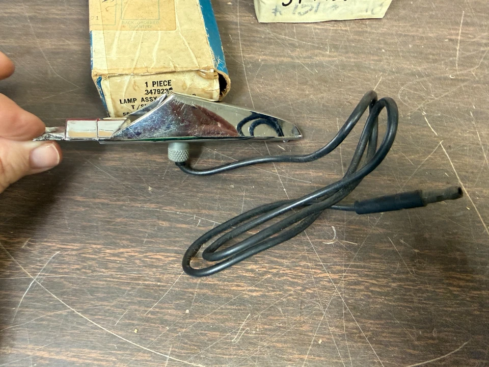 Chrysler 1972 carrocería C Newport guardabarros LH señal de giro luz indicador nos Mopar Foto 3 de 4