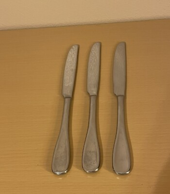 3 ONEIDA VOSS STAINLESS CONCAVE GLOSSY DINNER KNIVES