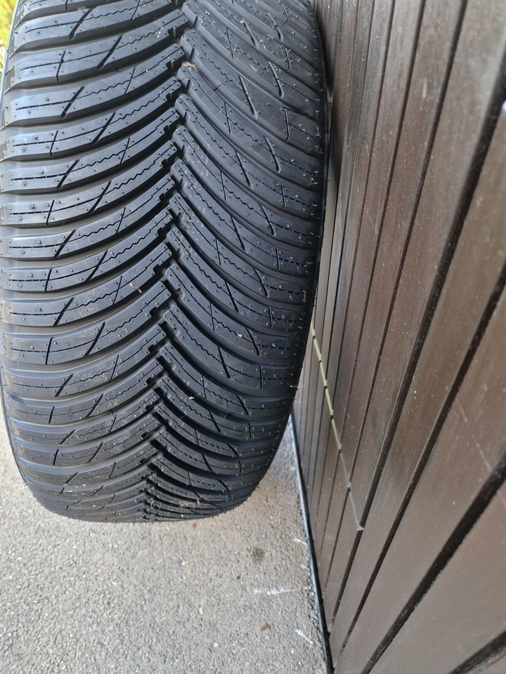 Allwetterreifen 255/45 r20 mit Leichtmetal-Felgen  Mercedes GLC ,  - Bild 2 von 4