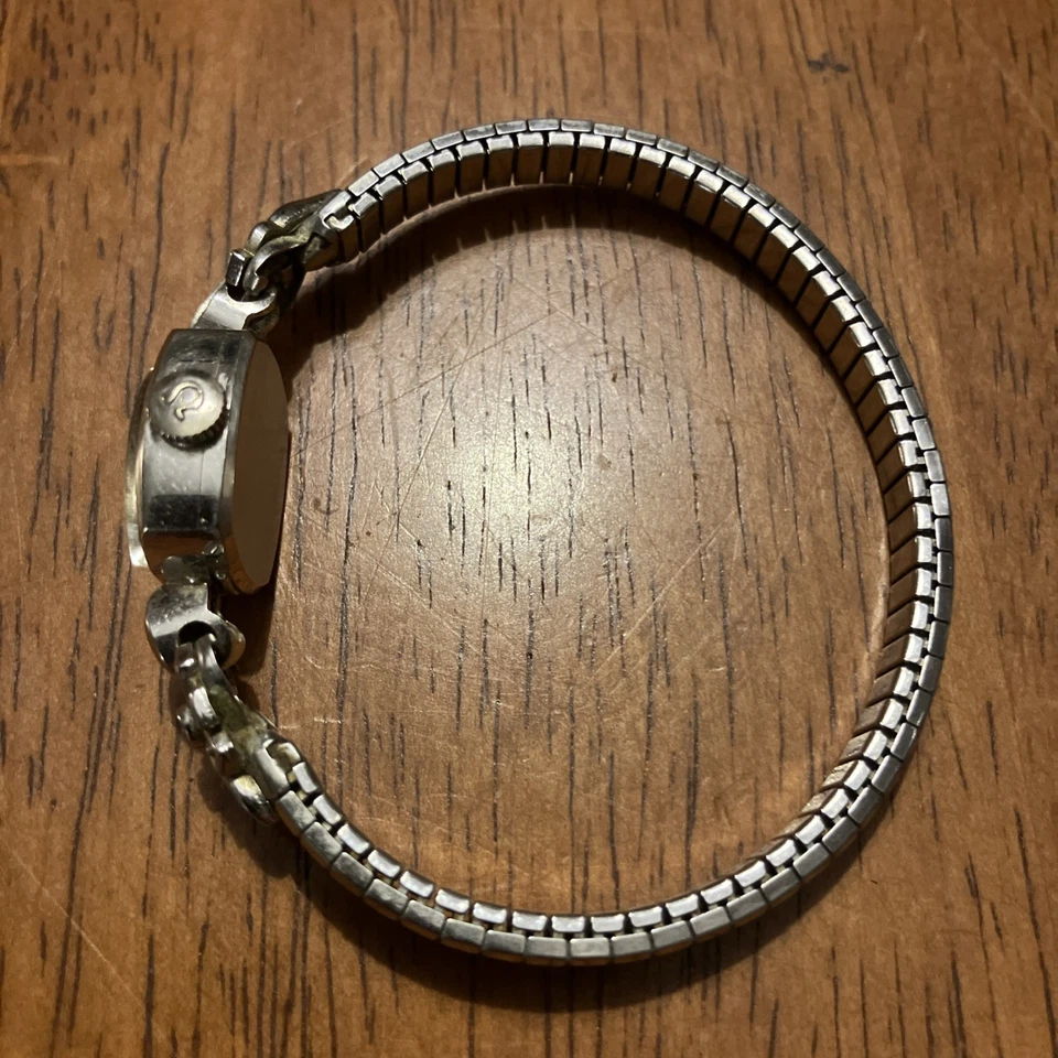 Relógio de pulso feminino vintage Omega folheado a ouro branco 14k - Imagem 2 de 4