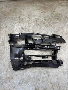BMW 5 G30 G31 G38 2016 Vorne rechts Halterung Stoßstange Stoßfänger vorne
