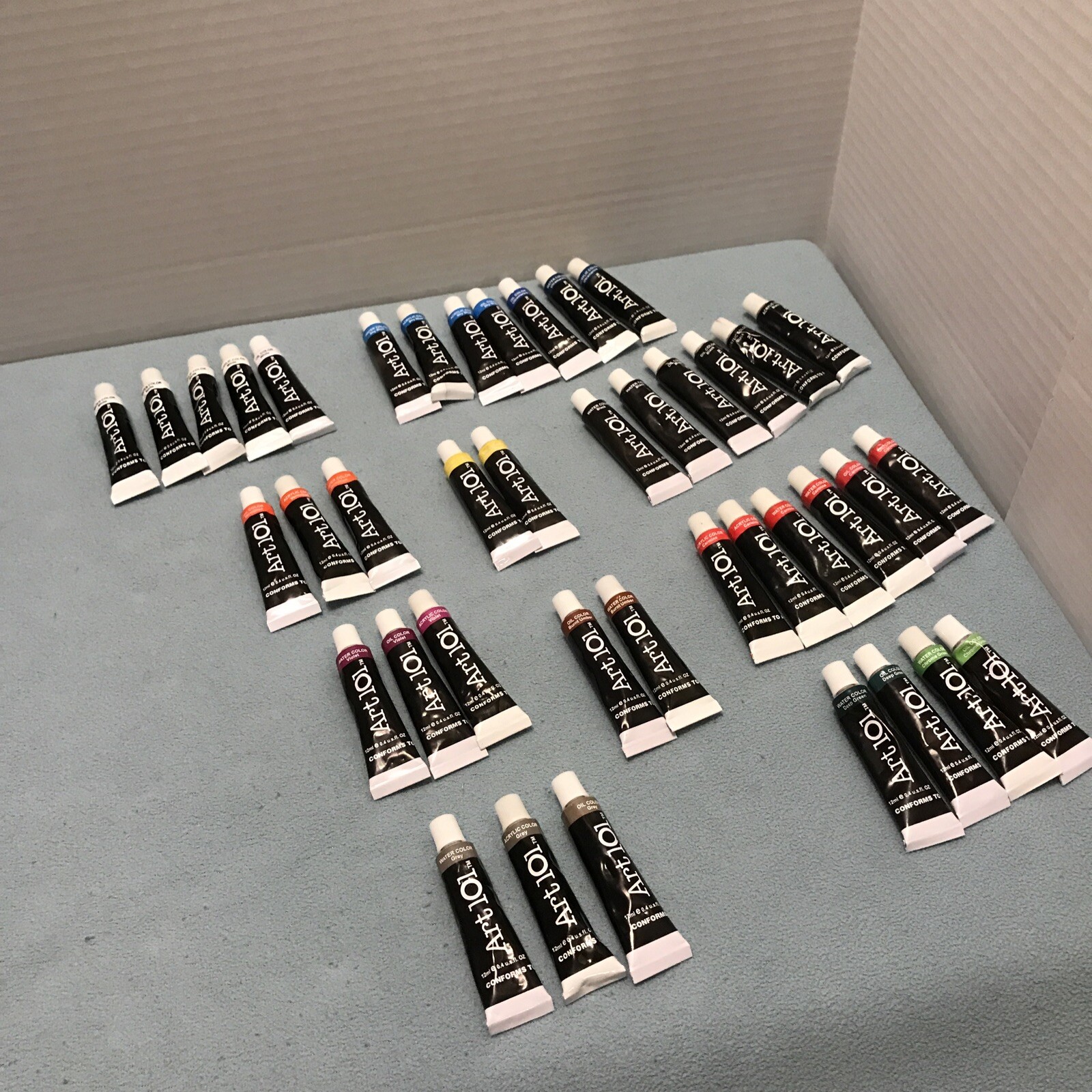 Art 101 Deluxe Artist Set Lot Acrylic, Oil & Water Paints 12ml. Read Details.