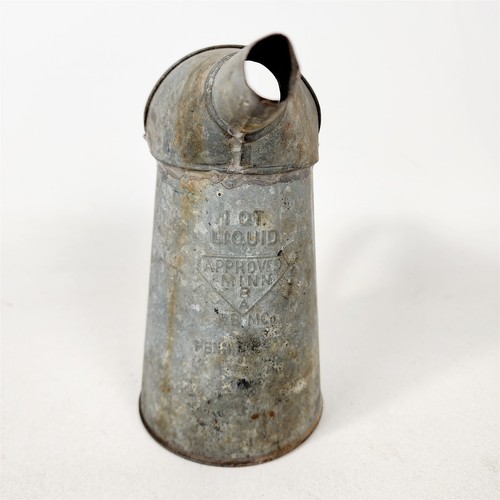Vintage 1 Quart Metal Oil Pitcher HBM Co Penn B24 - Picture 2 of 8
