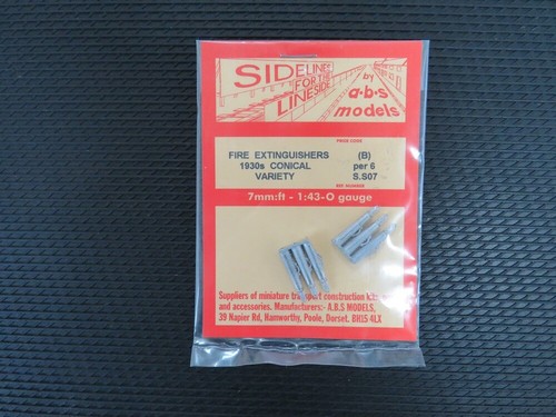 A.B.S SIDELINES 1:43 - 0 GAUGE WHITE METAL CONICAL FIRE EXTINGUISHERS S.S07 - Picture 2 of 2