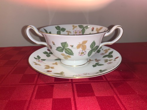 Wedgwood Wild Strawberry Footed Cream Soup Bowls & Saucers PRISTINE - 第 1/15 張圖片