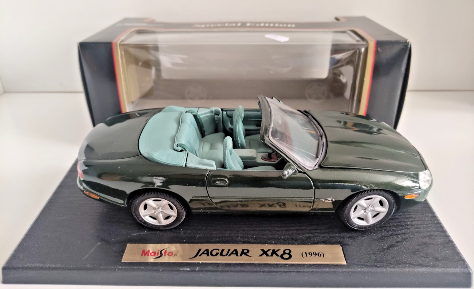 Maisto 31836, 1996 Jaguar XK8 - Free Price Guide & Review