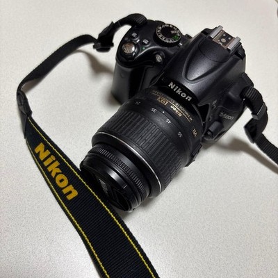 Nikon D5000 Digital SLR Camera with 18-55mm Lens LCD Display Excellent Condition