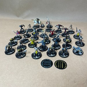 Lot of Miniatures WizKids Games Figures Wizards Dungeon 2000/2001