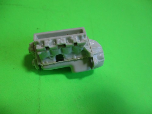 Junkyard Spare Model Parts 70 Olds 442 Jo-Han STOCK ENGINE PARTIALLY ASSEMBLED - Picture 2 of 9
