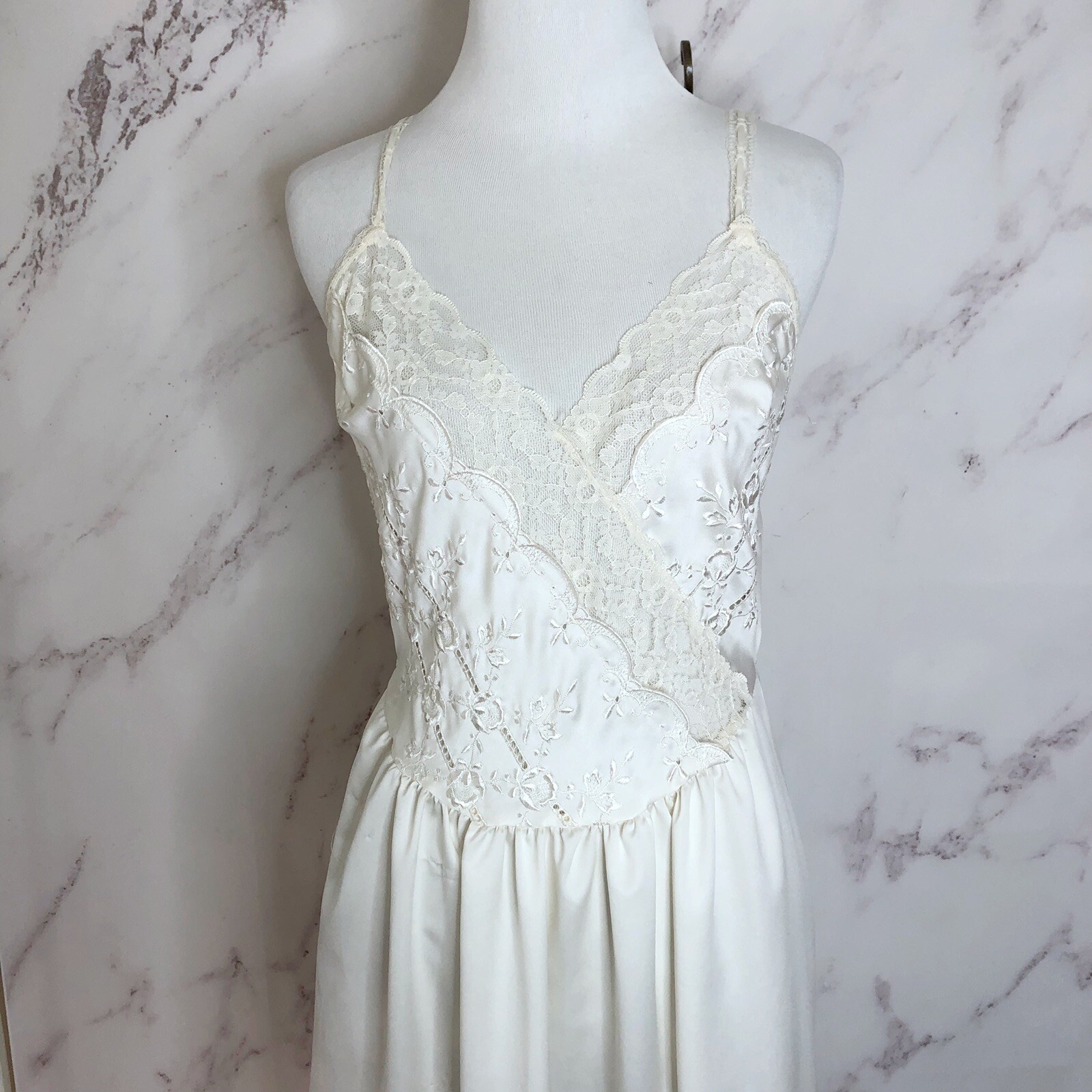 Vintage Victoria's Secret Gold Crown Label Ivory Sati… Gem