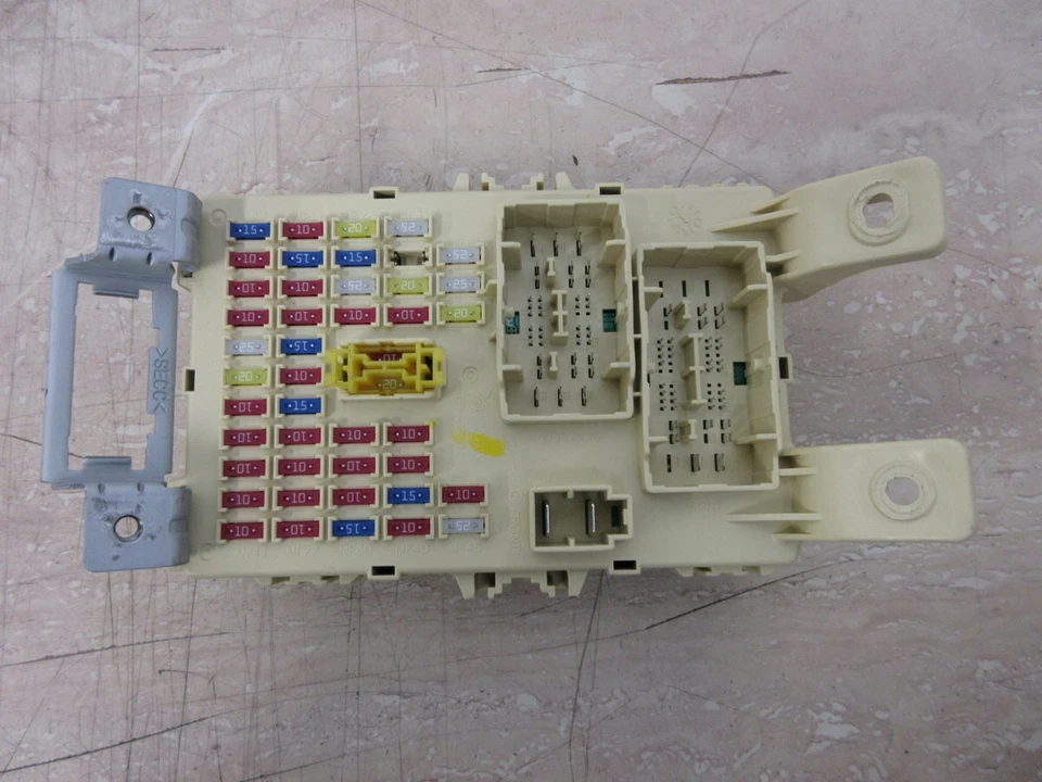 Hyundai ix20 JC 2018 1,6 juego de bloqueo - ECU caja de fusibles con cerradura de puerta, etc. Foto 4 de 4