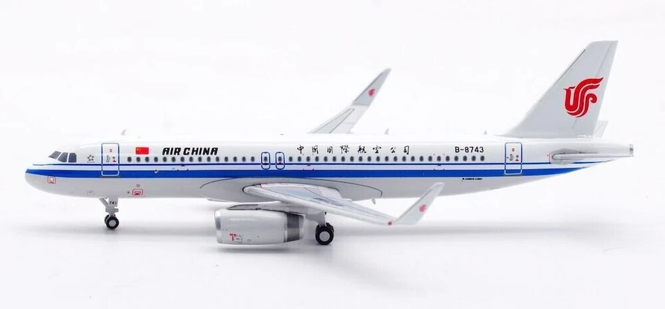 Air China / Airbus A320 / B-8743 / AV4167 / 1:400 - Image 4 of 4