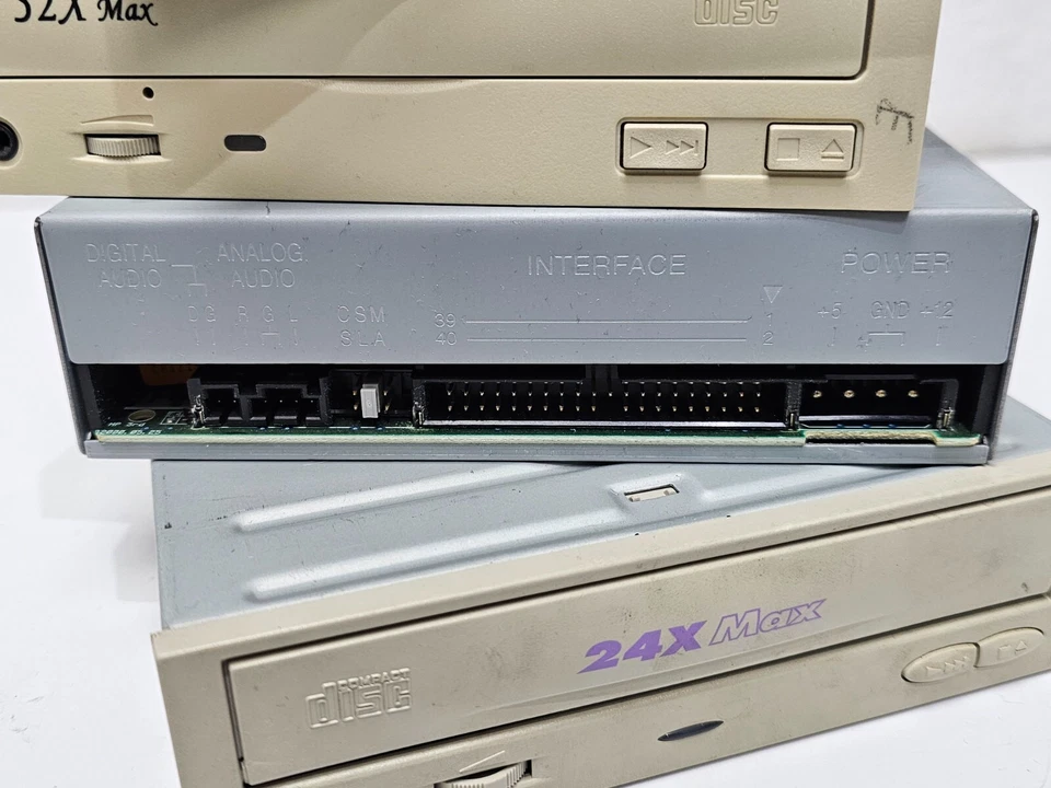 2 Stück IDE PC CD Laufwerk Intern für Win.95 98 XP Computer CD-ROM 5,25" Weiß - Bild 2 von 4