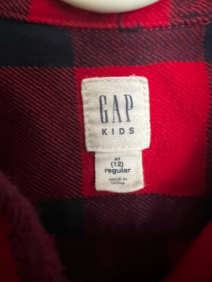 Camisa con botones a cuadros búfalo rojo franela GAP KIDS para niños, talla XL GUC Foto 3 de 4